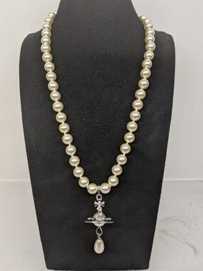Authentic Vivienne Westwood Pearl Orb Necklace Silver Tone Length 17 Inches